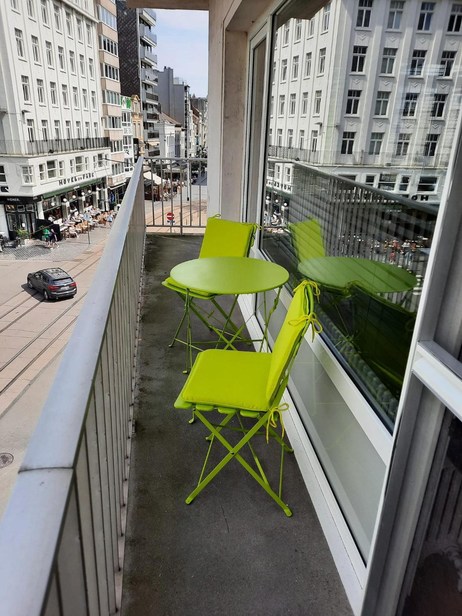 Lichtrijk En Comfortabel Hoekappartement Met Gratis Parking En Zeer Centraal Gelegen - Comme Chez Soi ออสเทนด์ ภายนอก รูปภาพ